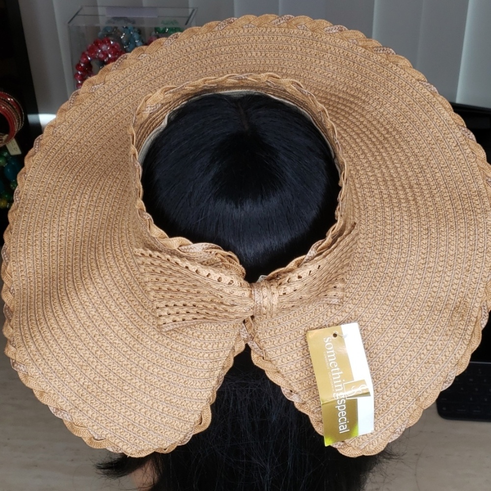 Travel-Friendly Sun Visor with Bow